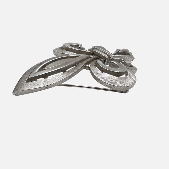 Crown Trifari Fleur De Lis Brooch Silver Tone Pin Brushed Smooth Shiny Wearable - Picture 5 of 12